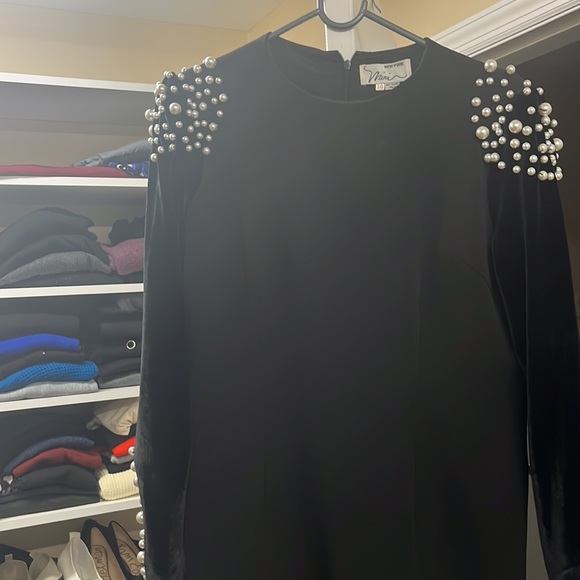 Miri black dress with pearls - Picture 2 of 2